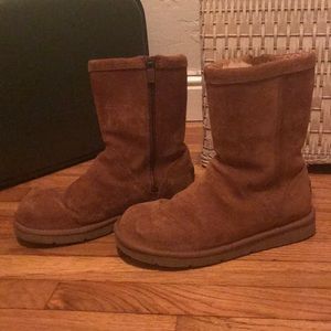 Ugg inner zip short boots